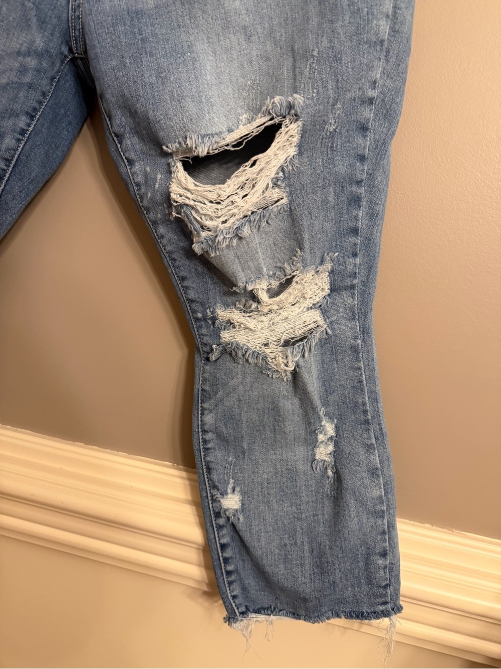 Judy Blue High Rise Ultra Distressed Capri Jeans Sz 20W Bleach Splatter Raw Hem - Picture 2 of 9